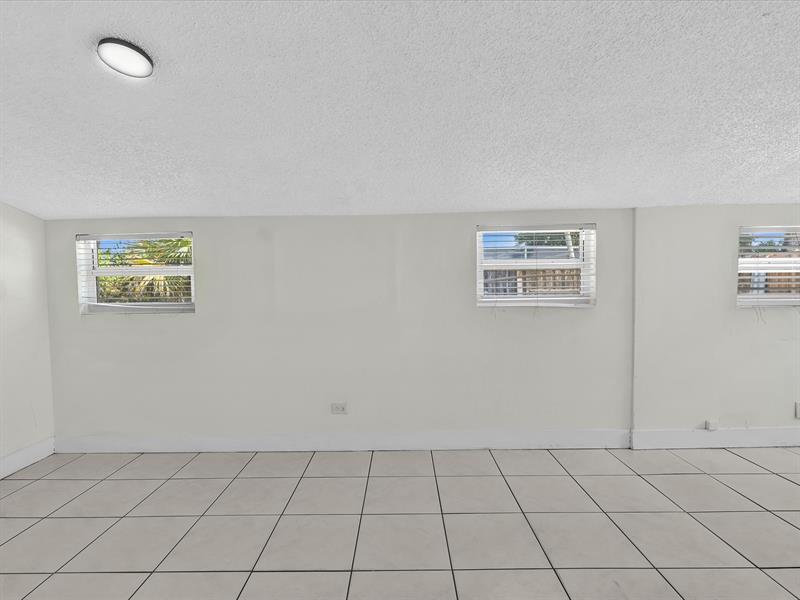 Image 40 of 62 For 6661 Meade St