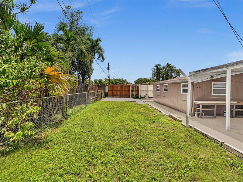 Image 47 of 62 For 6661 Meade St