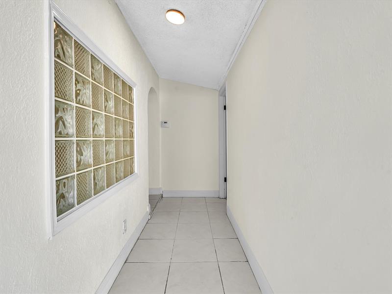 Image 5 of 62 For 6661 Meade St