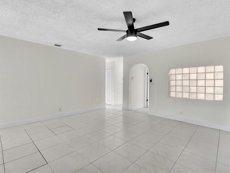 Image 9 of 62 For 6661 Meade St