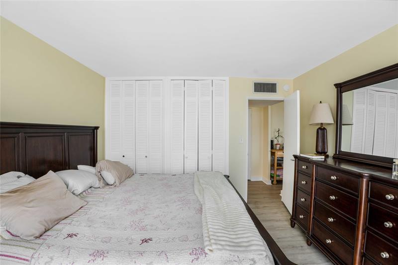 Image 13 of 24 For 524 Orton Ave  604
