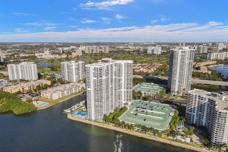 Image 18 of 96 For 3530 Mystic Pointe Dr  2308