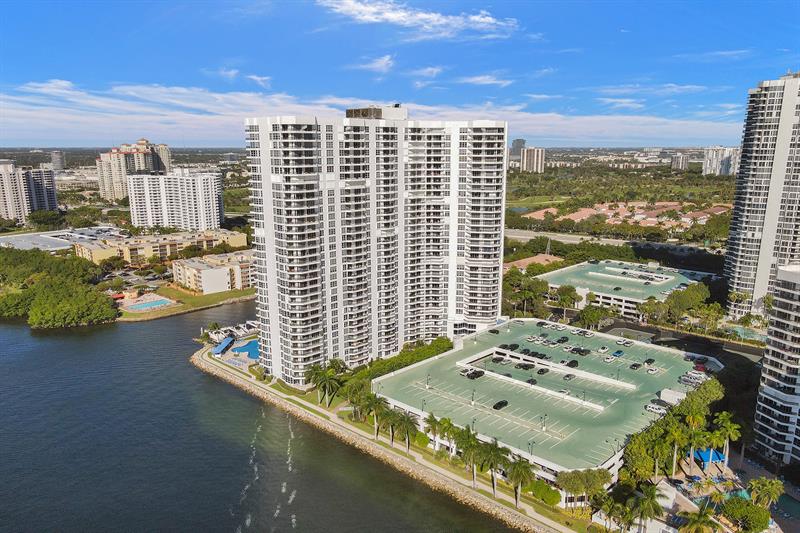 Image 19 of 96 For 3530 Mystic Pointe Dr  2308
