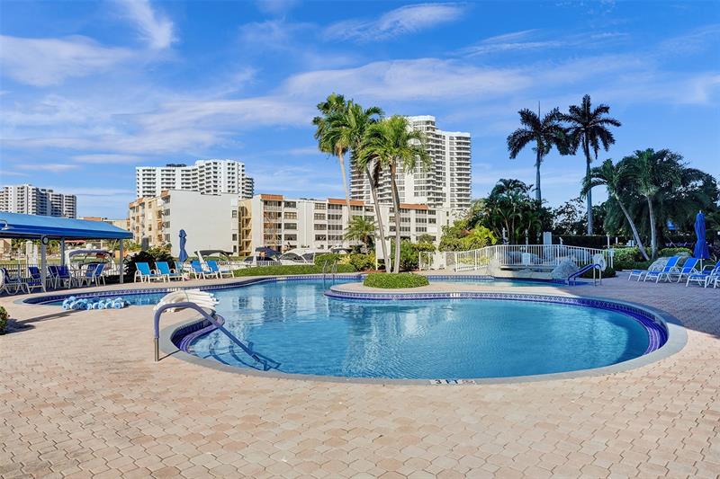 Image 38 of 96 For 3530 Mystic Pointe Dr  2308