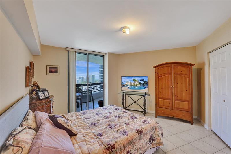 Image 42 of 96 For 3530 Mystic Pointe Dr  2308