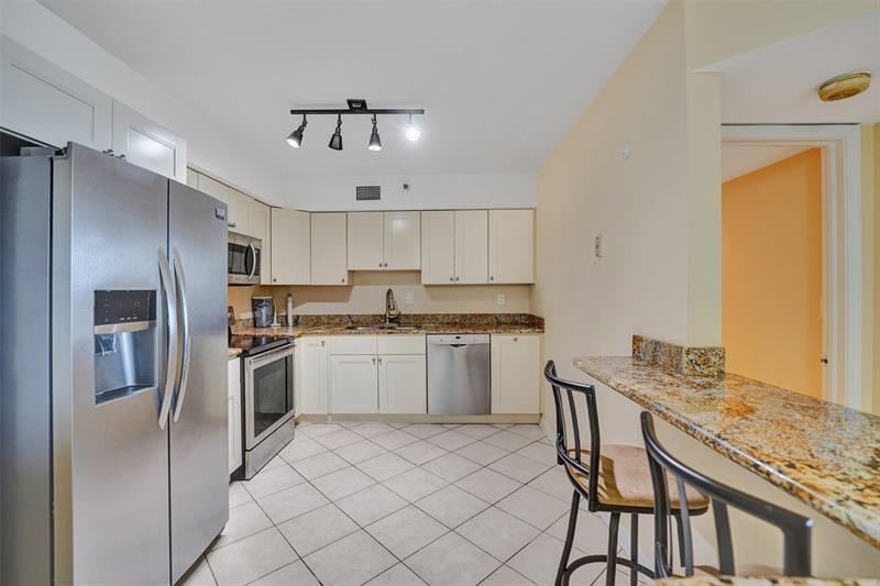 Image 63 of 96 For 3530 Mystic Pointe Dr  2308