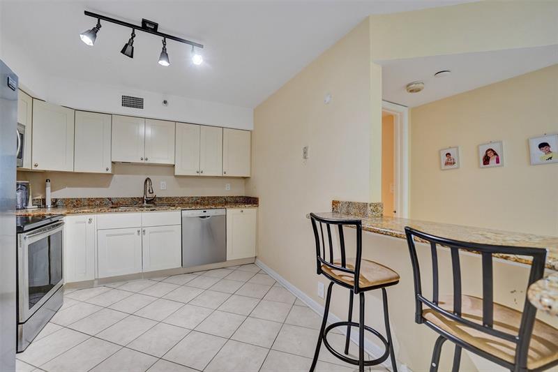 Image 64 of 96 For 3530 Mystic Pointe Dr  2308