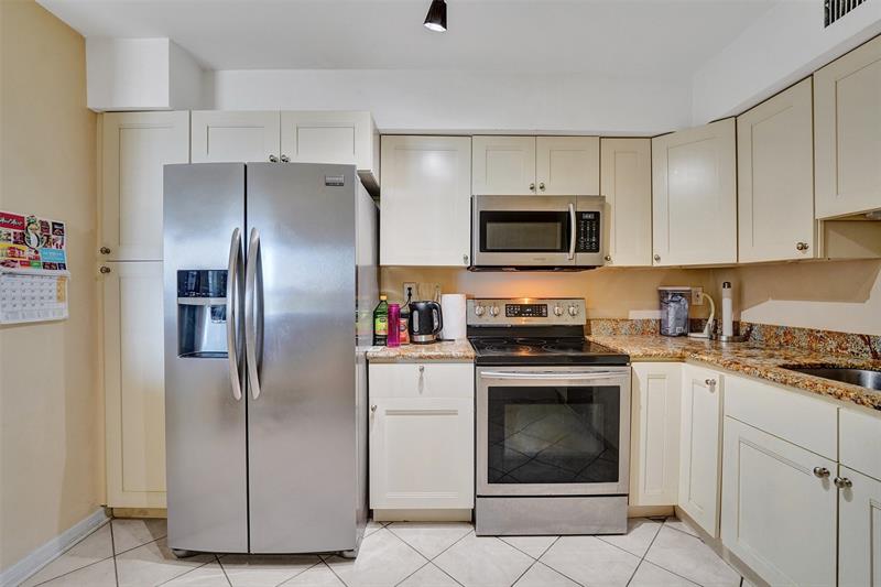 Image 7 of 96 For 3530 Mystic Pointe Dr  2308