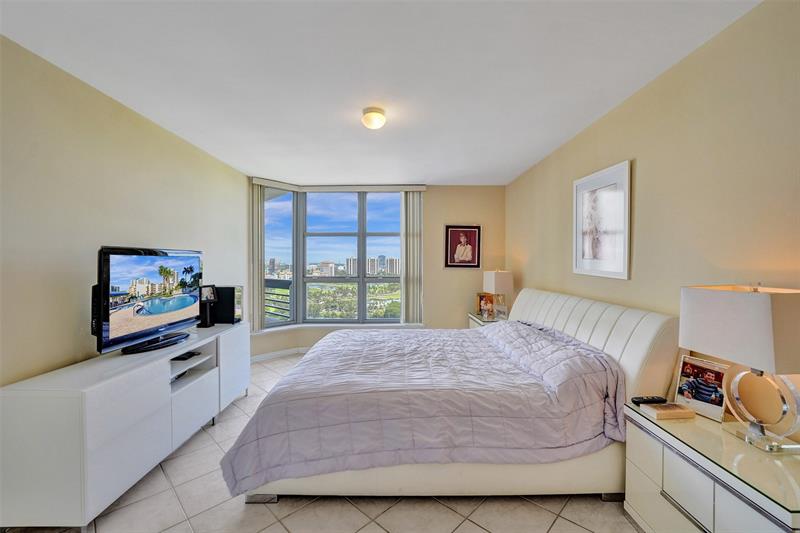 Image 75 of 96 For 3530 Mystic Pointe Dr  2308
