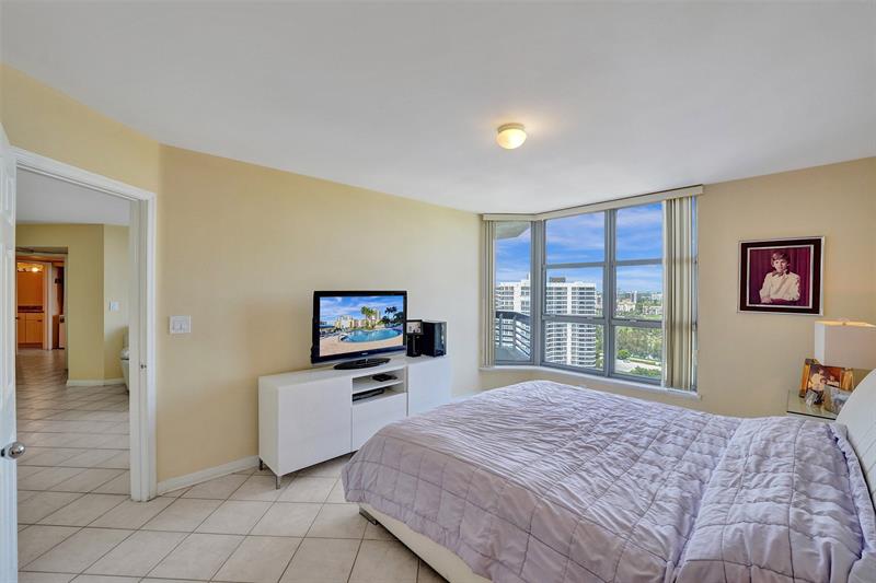 Image 76 of 96 For 3530 Mystic Pointe Dr  2308