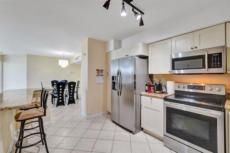 Image 8 of 96 For 3530 Mystic Pointe Dr  2308
