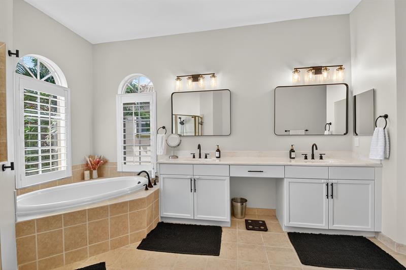 Image 32 of 70 For 9141 Pineville Dr