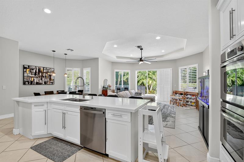 Image 4 of 70 For 9141 Pineville Dr