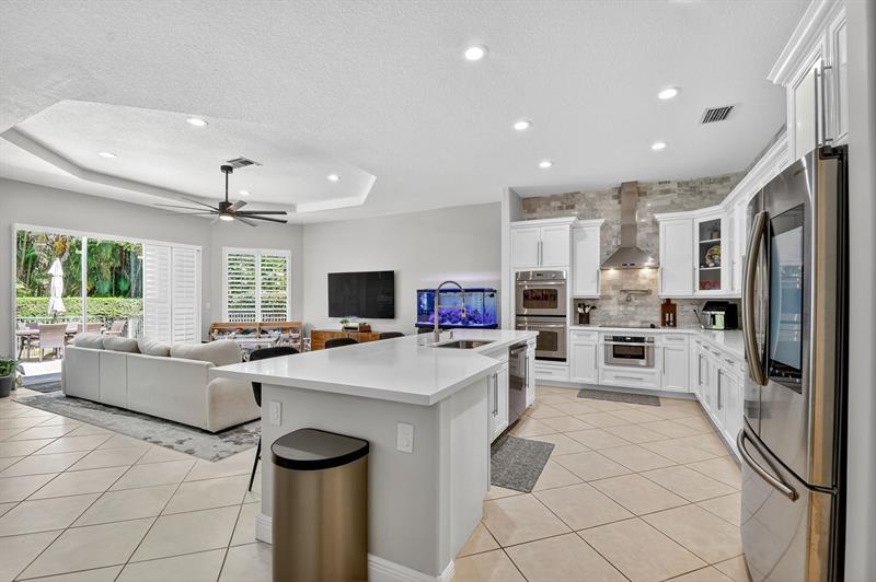 Image 5 of 70 For 9141 Pineville Dr