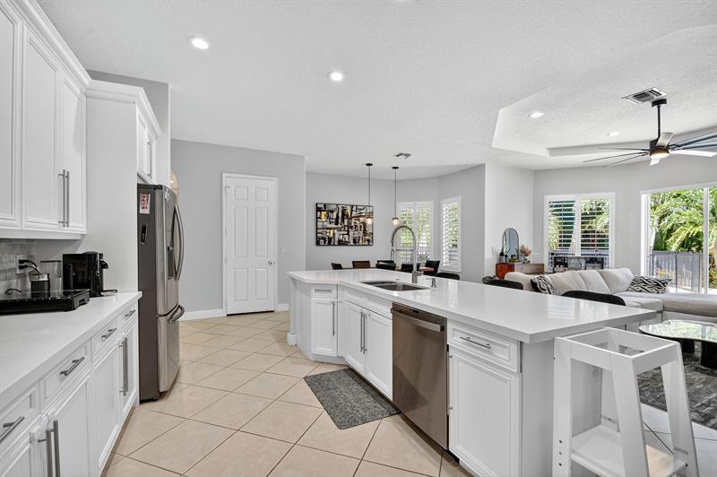 Image 6 of 70 For 9141 Pineville Dr