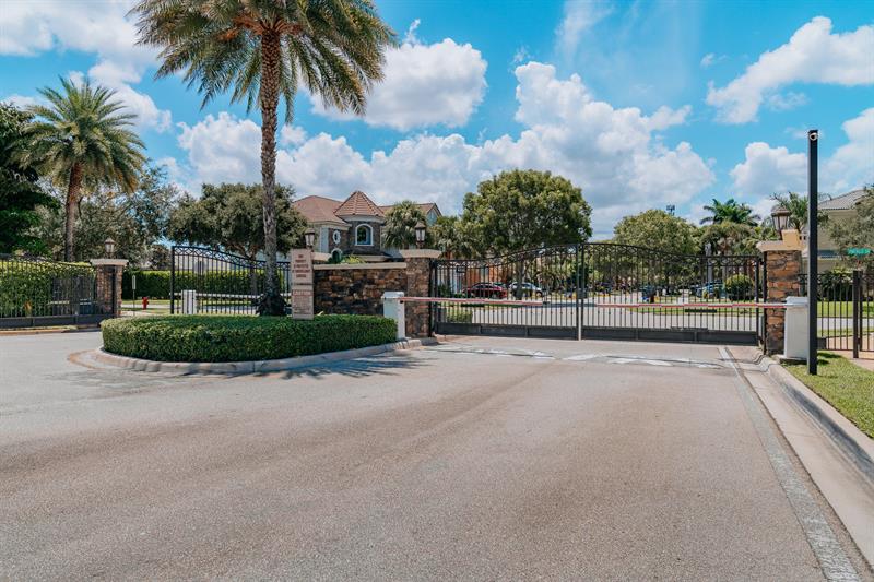Image 67 of 70 For 9141 Pineville Dr