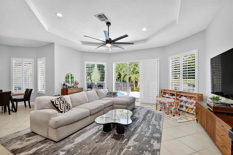 Image 9 of 70 For 9141 Pineville Dr