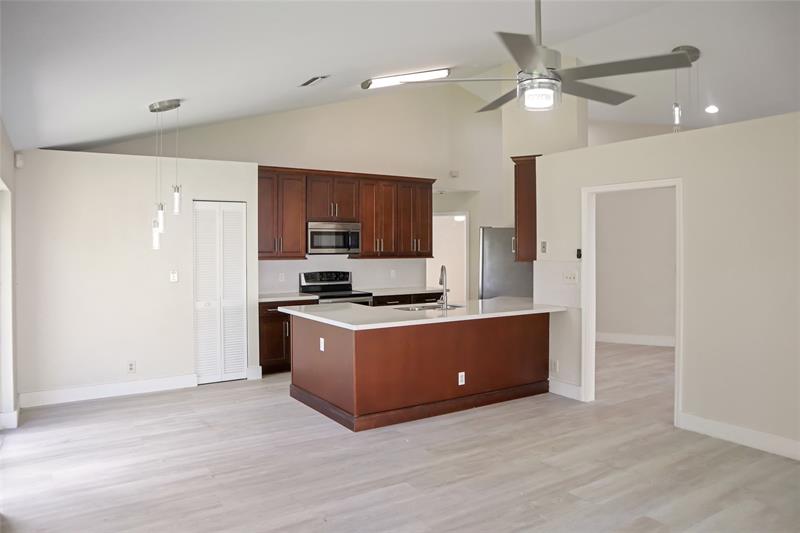 Image 14 of 37 For 7360 54th St