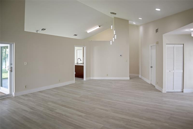 Image 9 of 37 For 7360 54th St