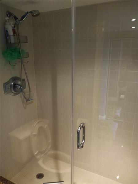 Image 12 of 40 For 105 Lake Emerald Dr  711