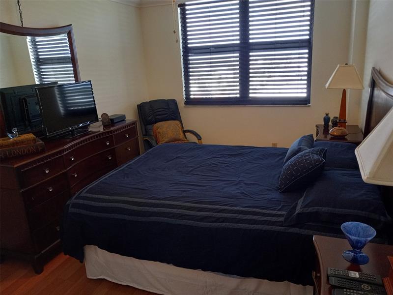 Image 14 of 40 For 105 Lake Emerald Dr  711