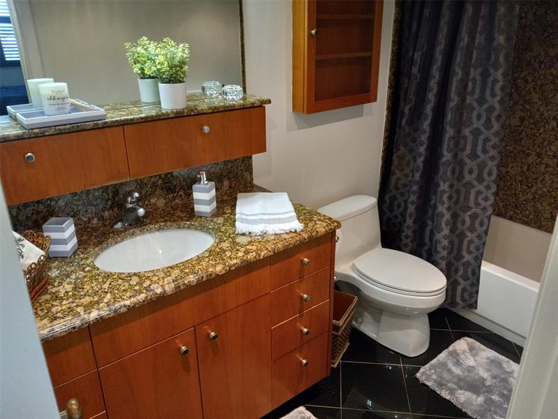 Image 16 of 40 For 105 Lake Emerald Dr  711