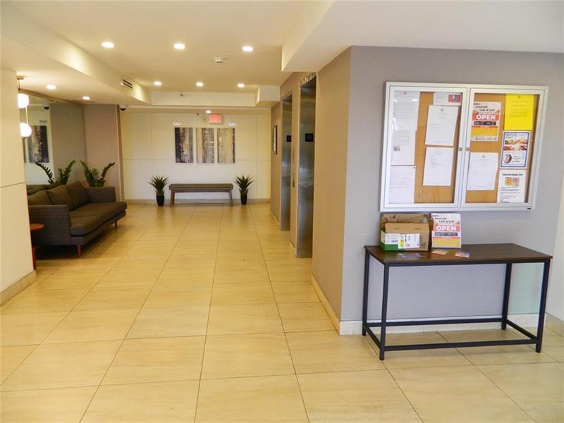 Image 18 of 40 For 105 Lake Emerald Dr  711