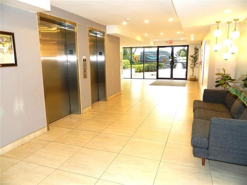 Image 19 of 40 For 105 Lake Emerald Dr  711