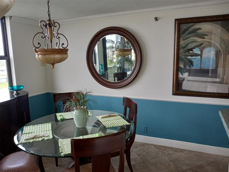 Image 5 of 40 For 105 Lake Emerald Dr  711