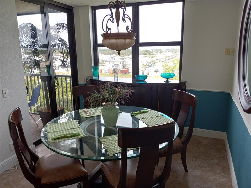 Image 6 of 40 For 105 Lake Emerald Dr  711