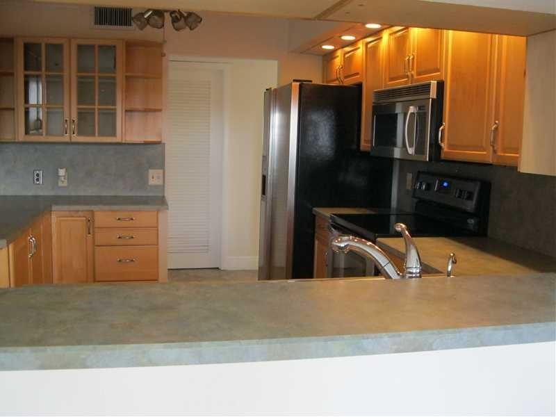 Image 7 of 40 For 105 Lake Emerald Dr  711