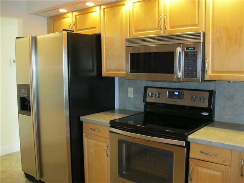 Image 8 of 40 For 105 Lake Emerald Dr  711