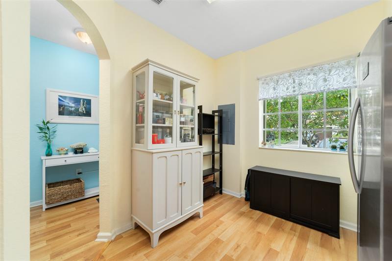 Image 10 of 25 For 8888 Isles Cr