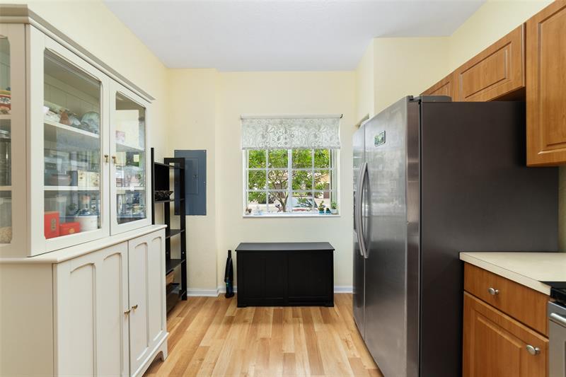 Image 11 of 25 For 8888 Isles Cr