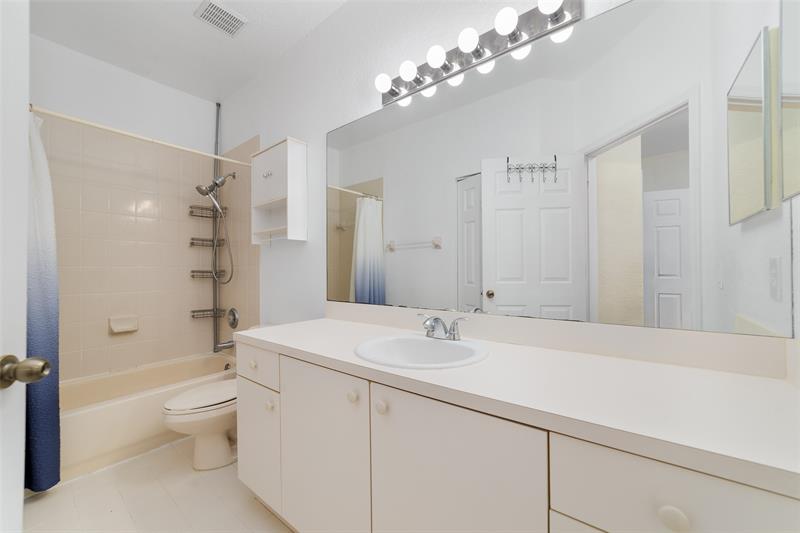 Image 17 of 25 For 8888 Isles Cr
