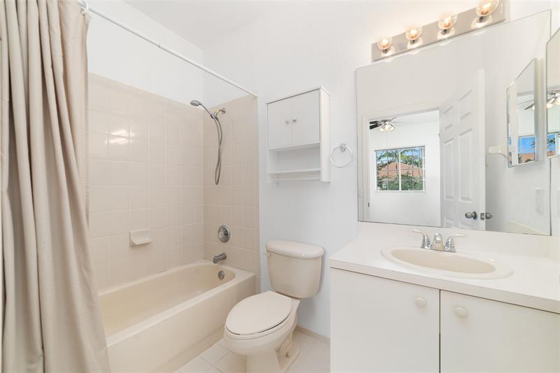 Image 20 of 25 For 8888 Isles Cr