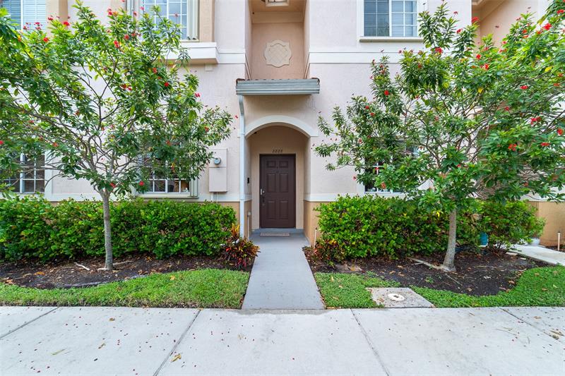 Image 3 of 25 For 8888 Isles Cr