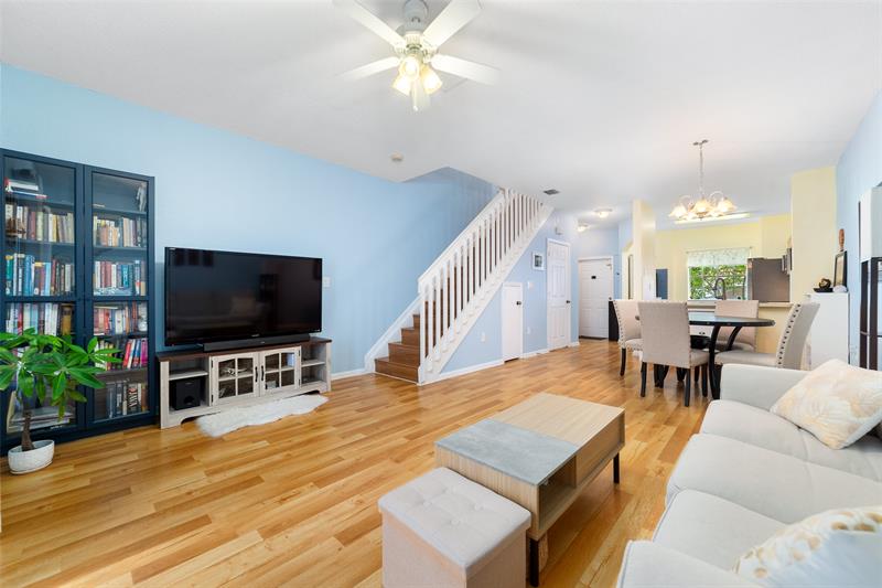 Image 7 of 25 For 8888 Isles Cr