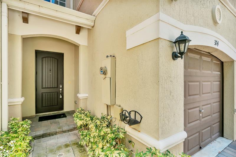 Image 4 of 53 For 374 1st Dr  374
