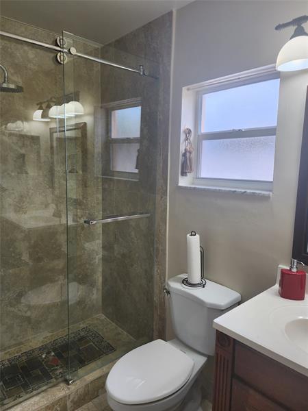 Image 14 of 25 For 6831 81st Pl