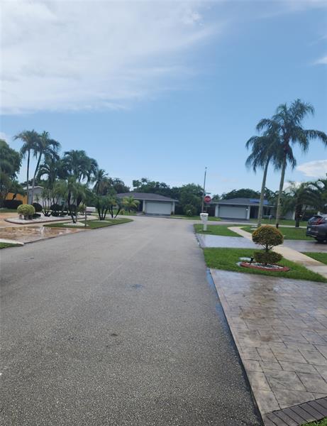 Image 24 of 25 For 6831 81st Pl