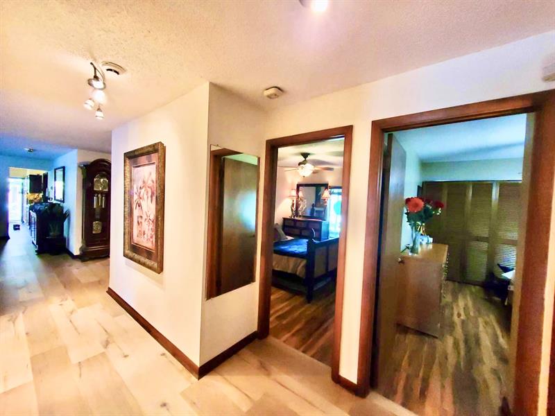 Image 4 of 32 For 7390 49th St