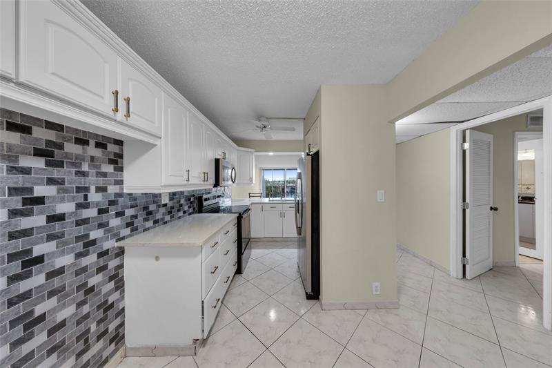 Image 12 of 42 For 7 Royal Palm Way  4080