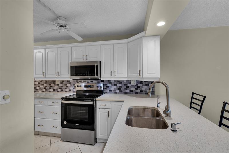 Image 13 of 42 For 7 Royal Palm Way  4080