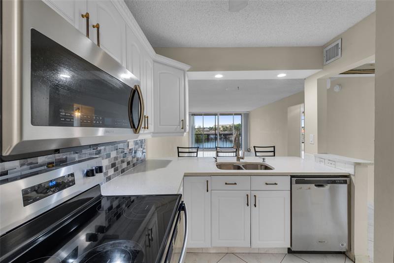 Image 14 of 42 For 7 Royal Palm Way  4080