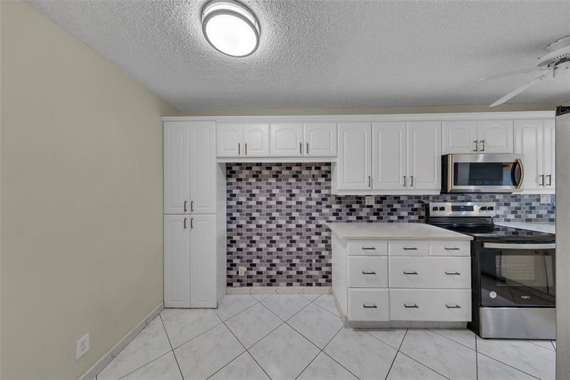 Image 15 of 42 For 7 Royal Palm Way  4080