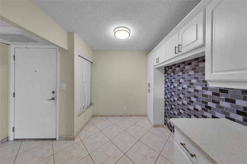 Image 16 of 42 For 7 Royal Palm Way  4080