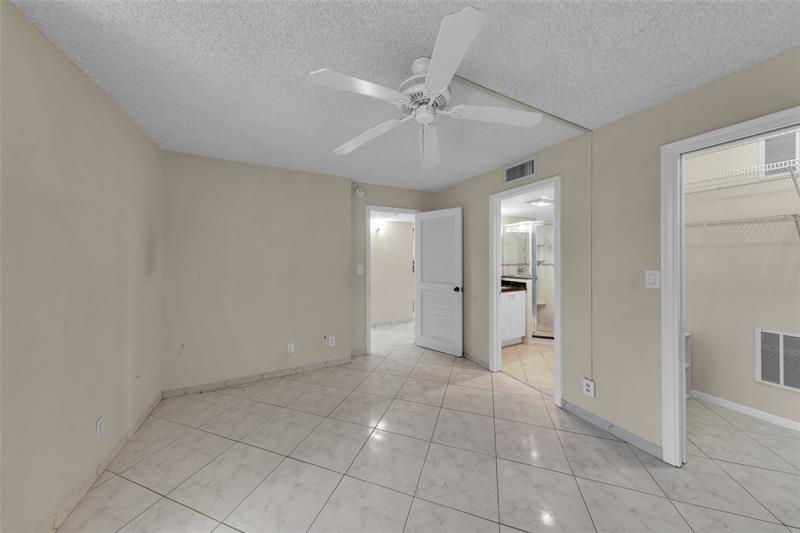 Image 19 of 42 For 7 Royal Palm Way  4080