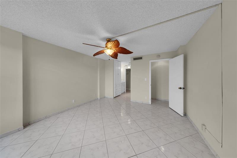 Image 20 of 42 For 7 Royal Palm Way  4080