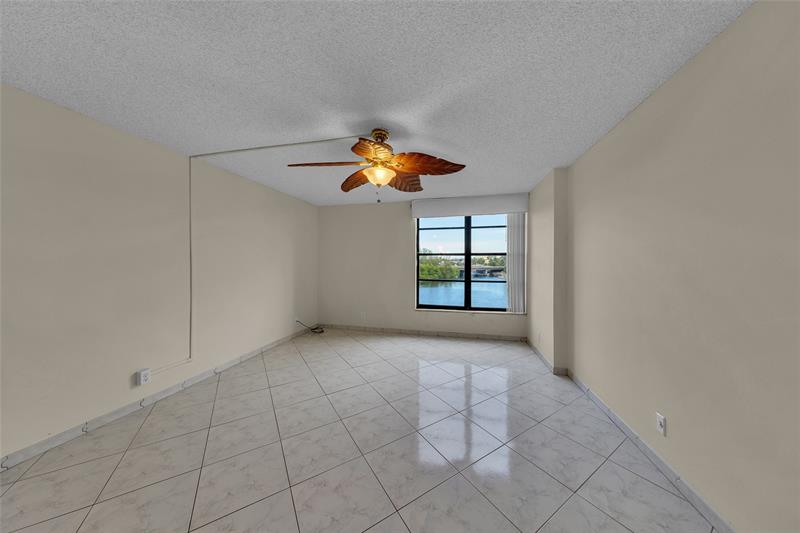 Image 23 of 42 For 7 Royal Palm Way  4080